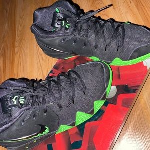 kyrie 4s size 6.5Y
